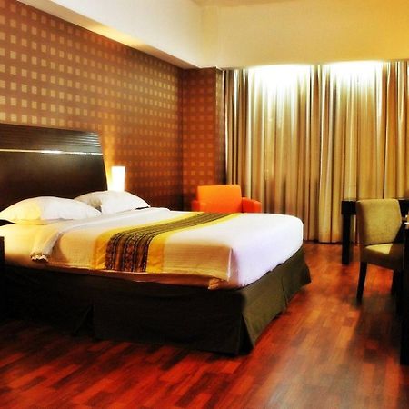 Grand Elite Hotel Pekanbaru Esterno foto