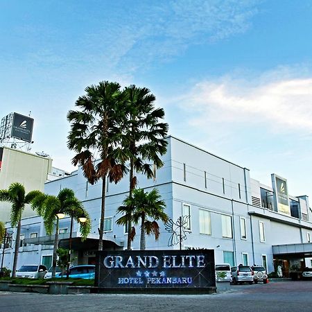 Grand Elite Hotel Pekanbaru Esterno foto