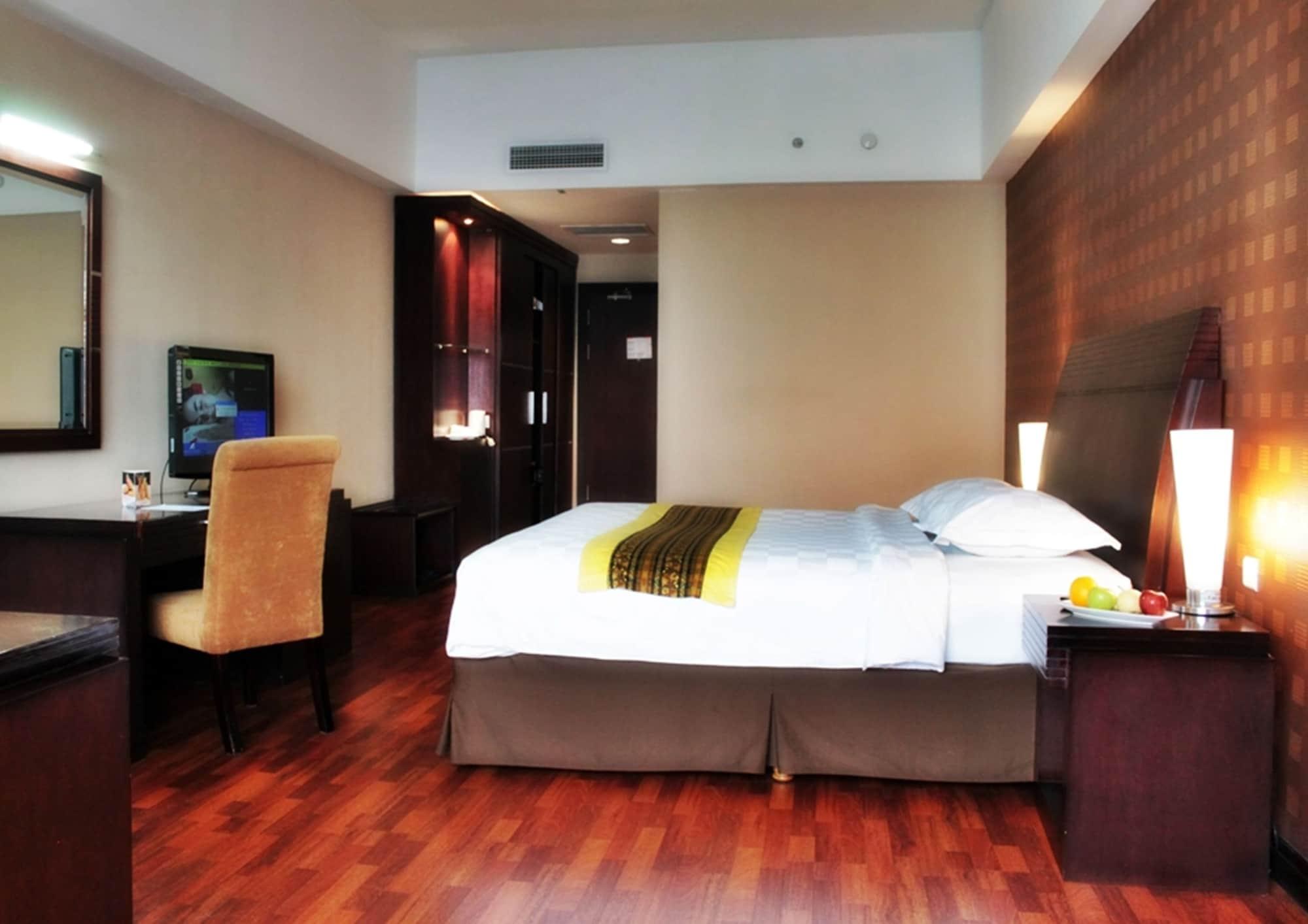 Grand Elite Hotel Pekanbaru Esterno foto