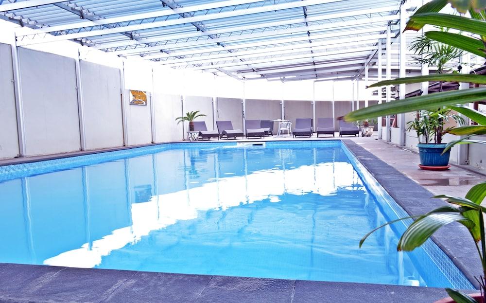 Grand Elite Hotel Pekanbaru Esterno foto