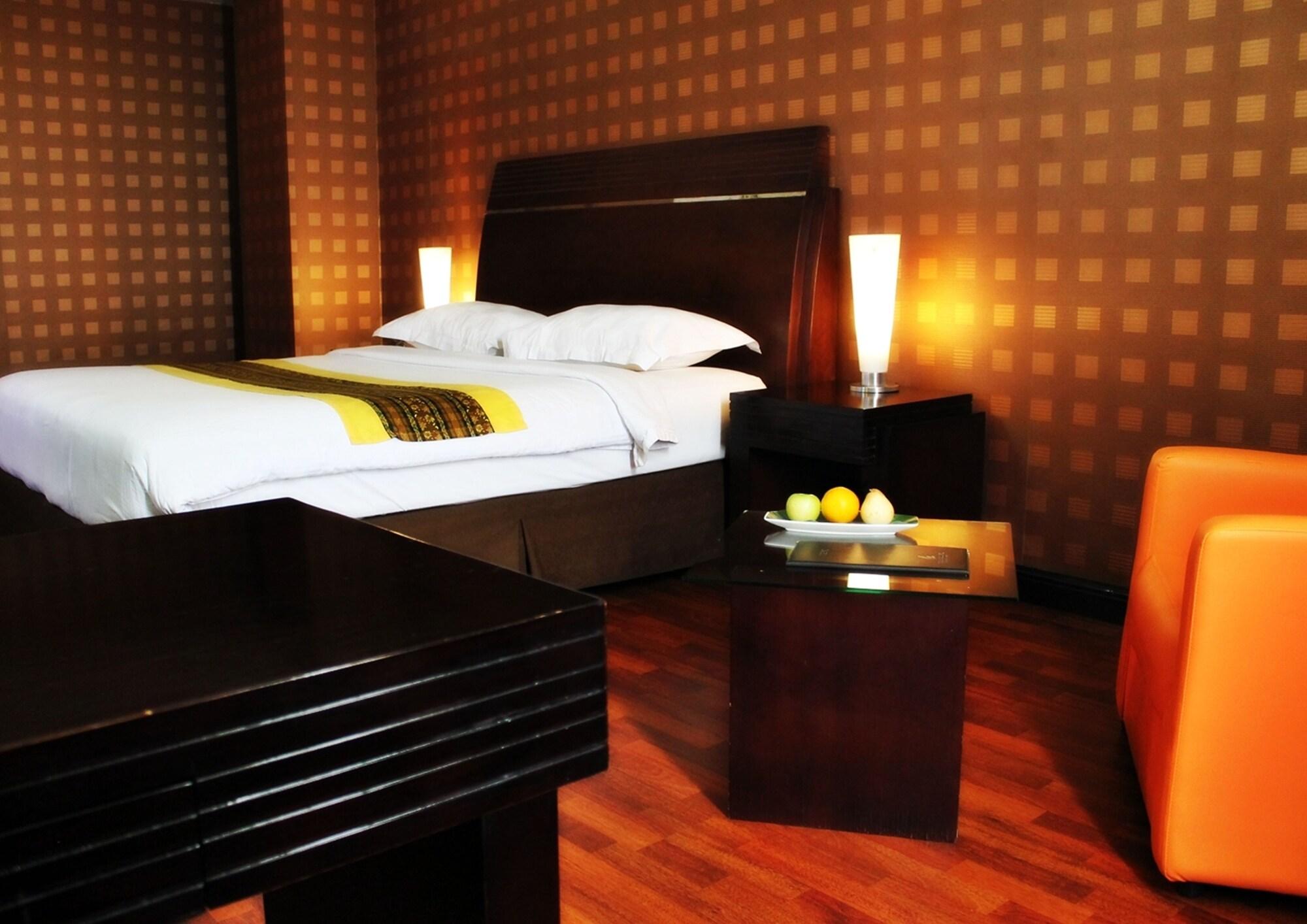 Grand Elite Hotel Pekanbaru Esterno foto