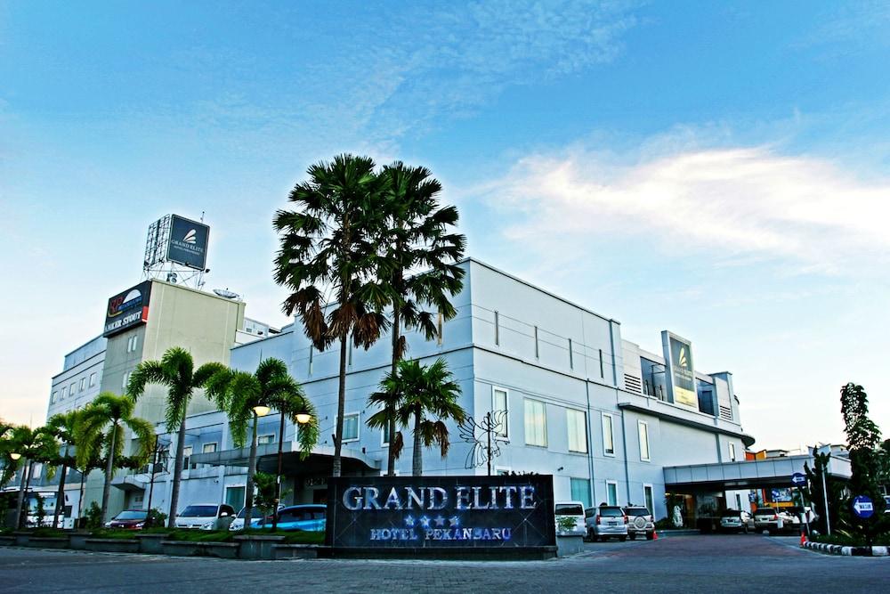 Grand Elite Hotel Pekanbaru Esterno foto