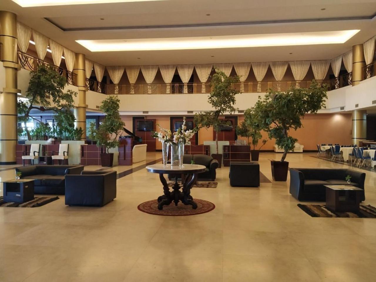 Grand Elite Hotel Pekanbaru Esterno foto