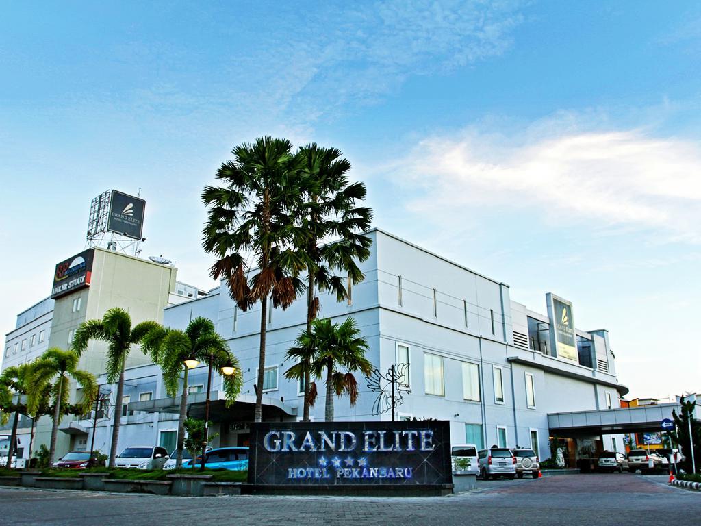 Grand Elite Hotel Pekanbaru Esterno foto