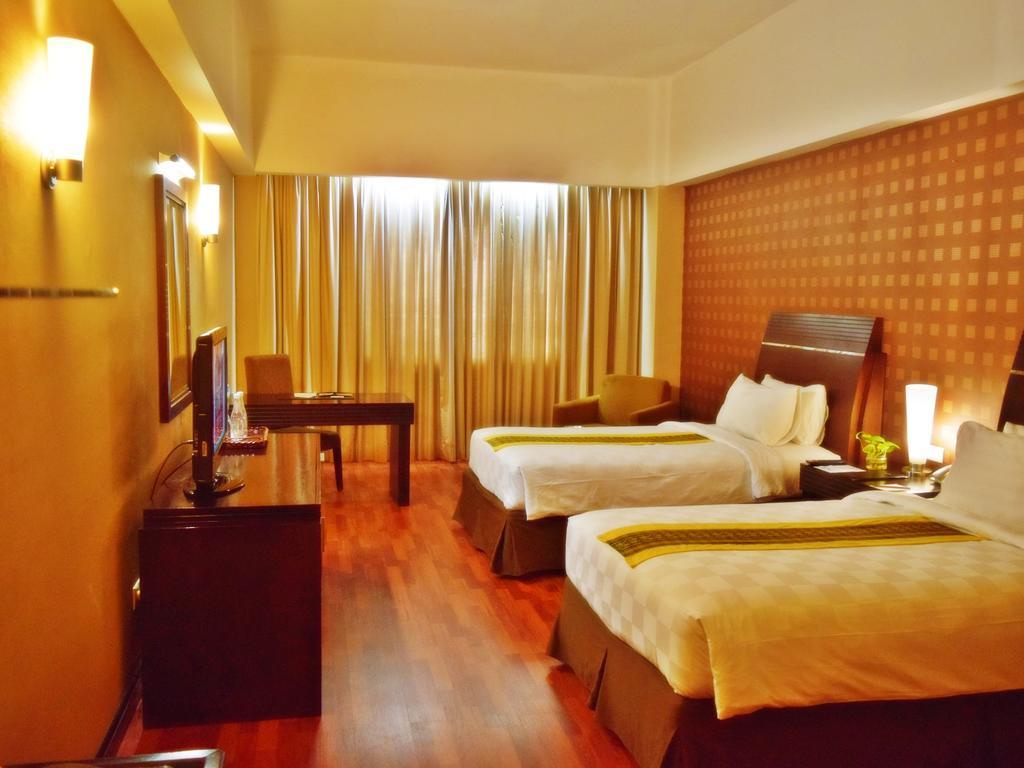 Grand Elite Hotel Pekanbaru Esterno foto