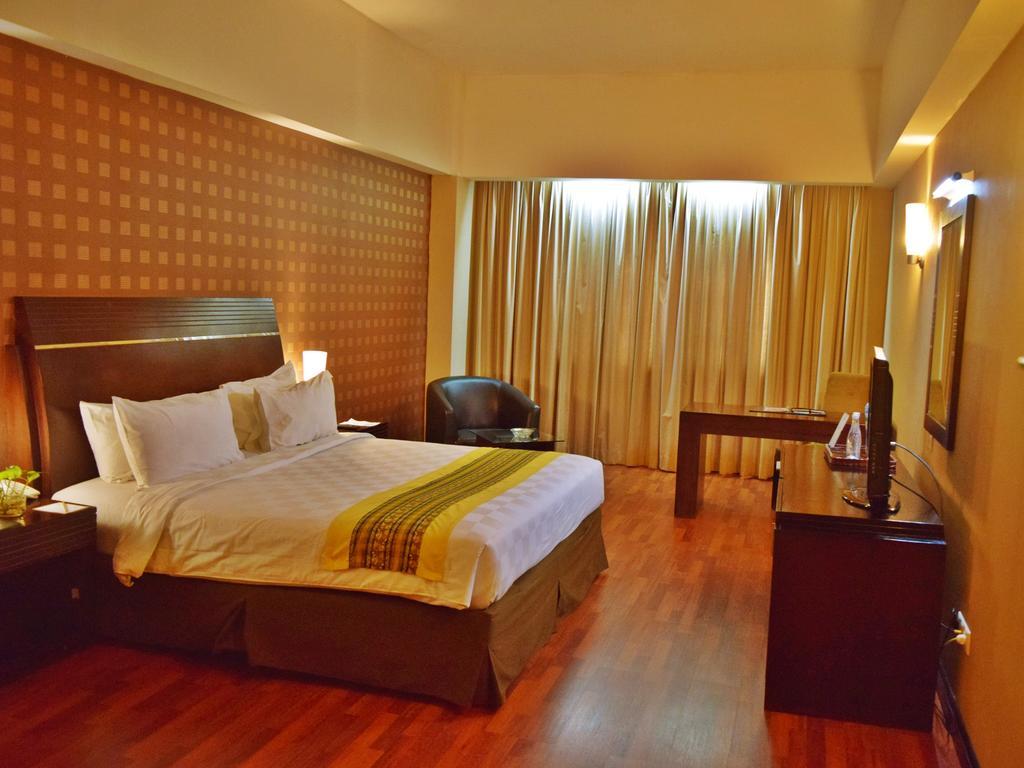 Grand Elite Hotel Pekanbaru Esterno foto