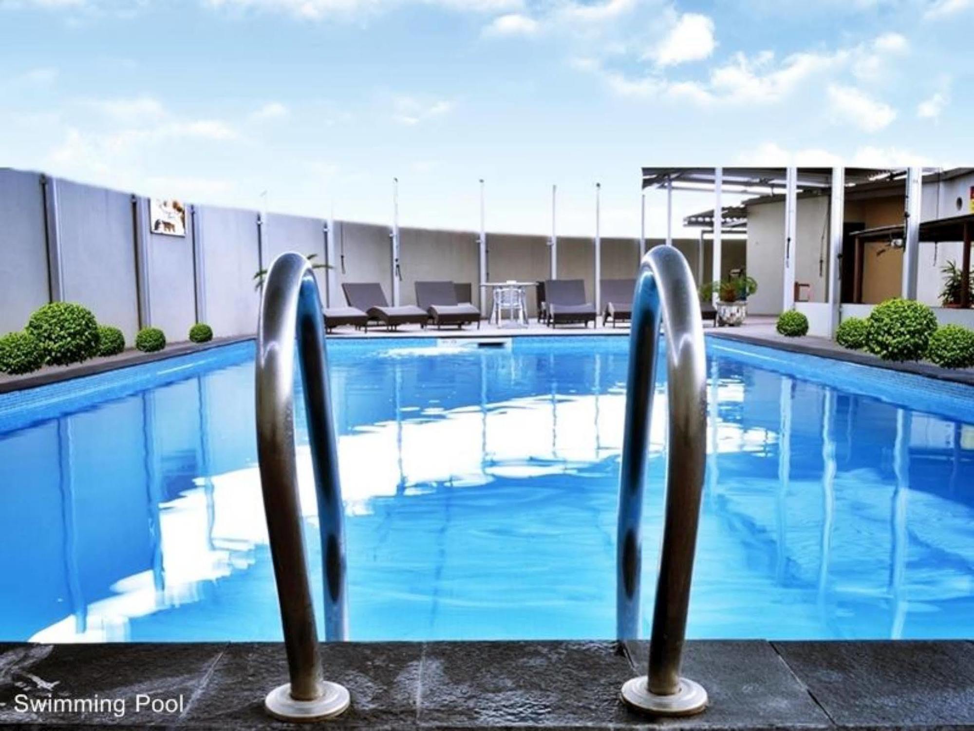 Grand Elite Hotel Pekanbaru Esterno foto