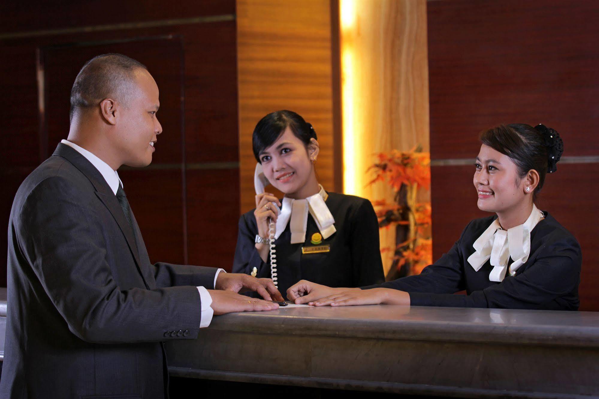 Grand Elite Hotel Pekanbaru Esterno foto