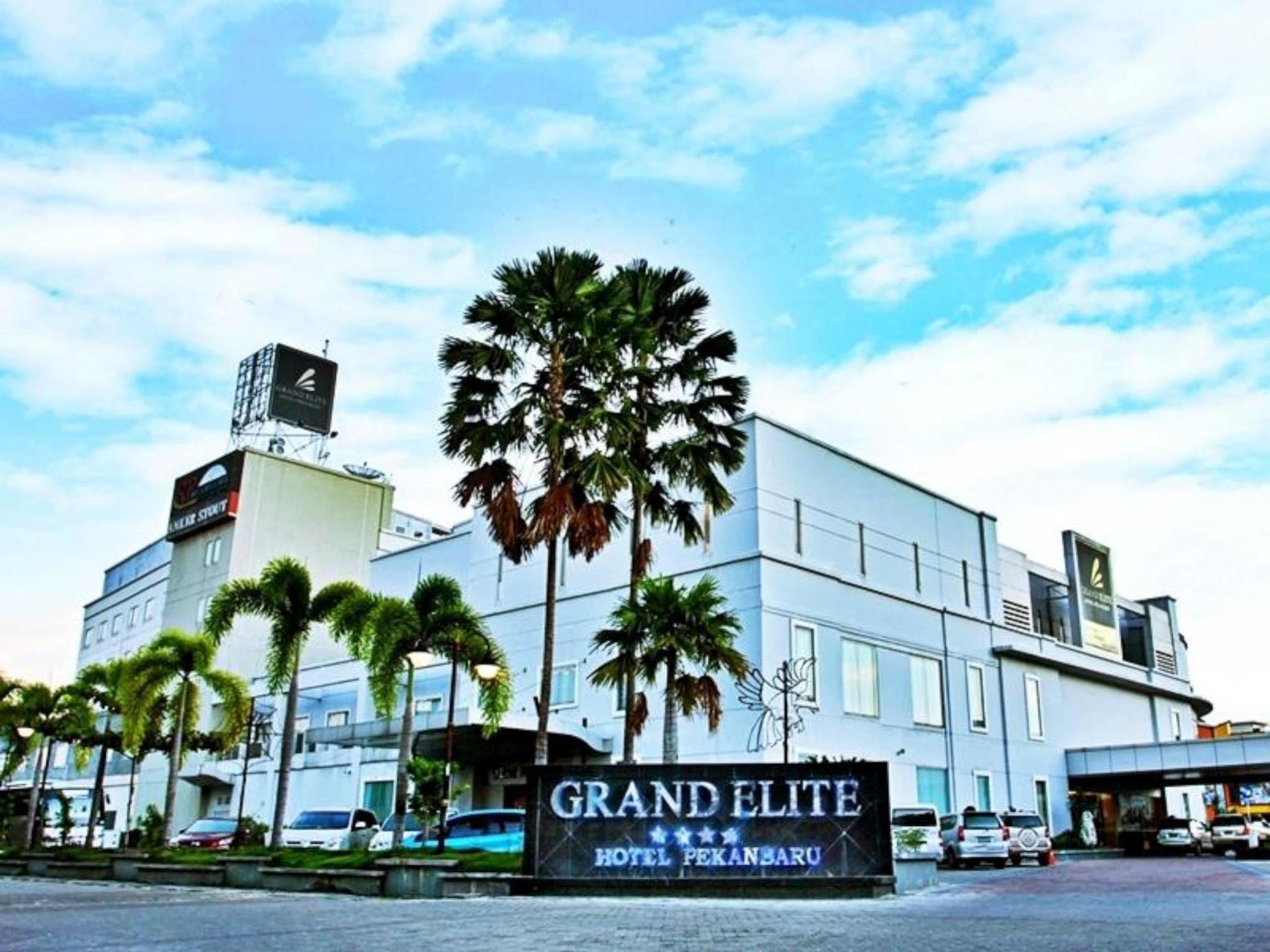 Grand Elite Hotel Pekanbaru Esterno foto